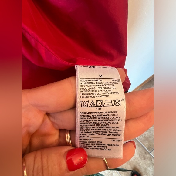 Gap x (RED) fur-trim puffer vest - Picture 9 of 13